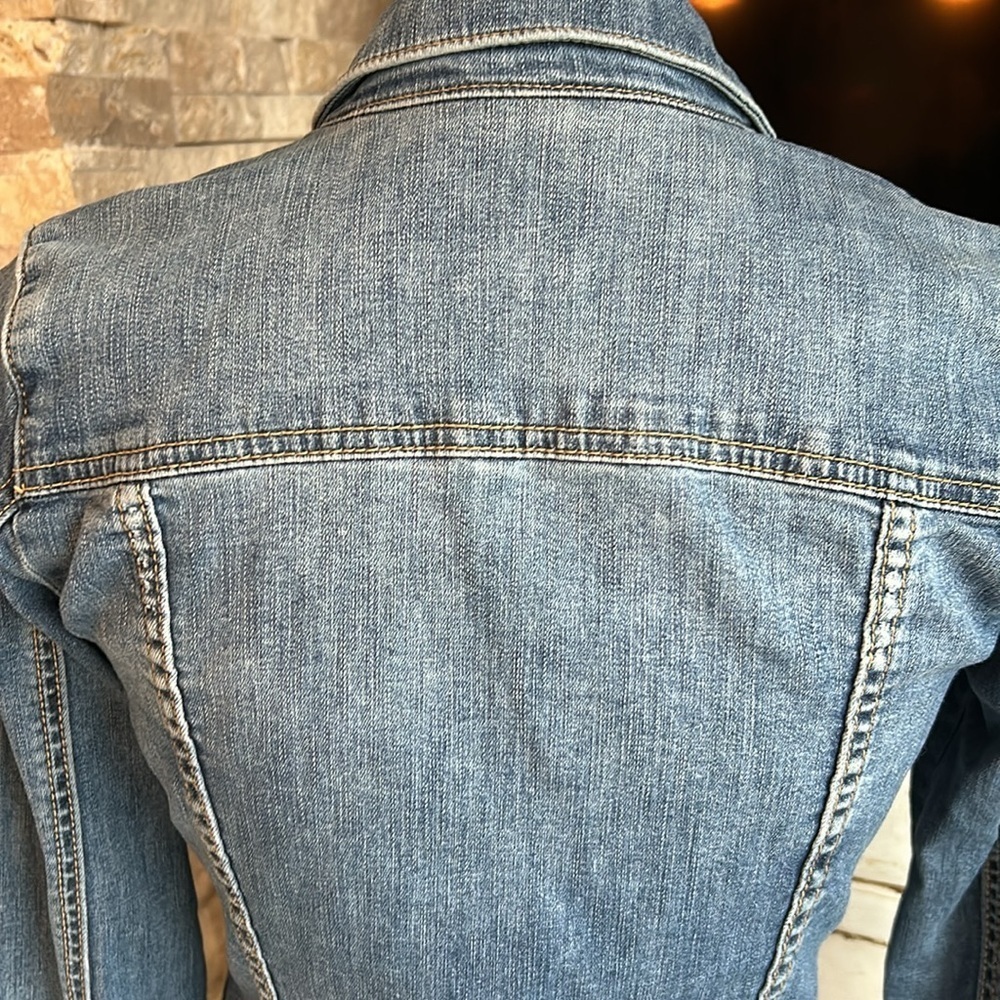 Kut from the Kloth blue jean jean jacket button closure two chest pockets - Picture 10 of 16